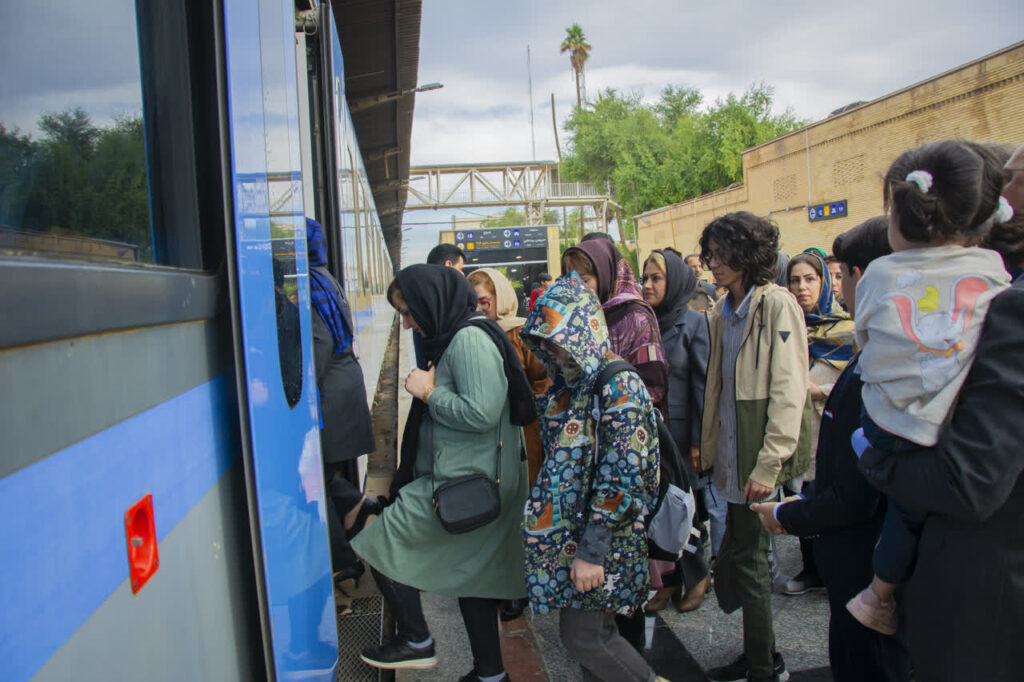 برای نخستین‌بار در خوزستان؛ سوت قطار گردشگری نیشکر به صدا درآمد