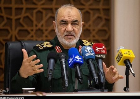 نشست هماهنگی برپایی اردوهای راهیان نور و راهیان پیشرفت با حضور فرمانده کل سپاه