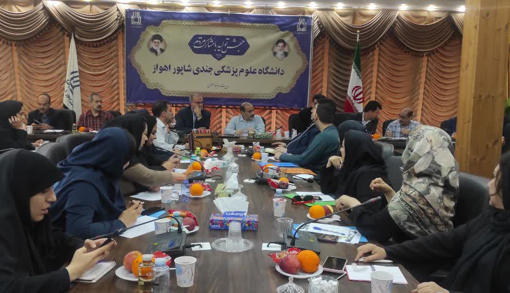 نگاه اصحاب رسانه به حوزه درمان نگاه پیشگیرانه باشد/ ۱۶۴ پروژه در حوزه بهداشت و درمان در استان خوزستان در حال اجراست