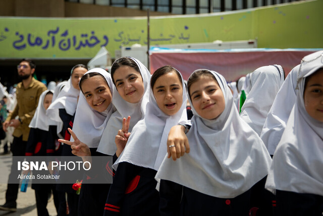 چگونه برای دختران‌مان رضایت و شادکامی ایجاد کنیم؟