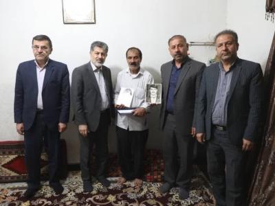 ديدار قائم مقام شركت آبفا اهواز با خانواده معظم شهید مزرعه