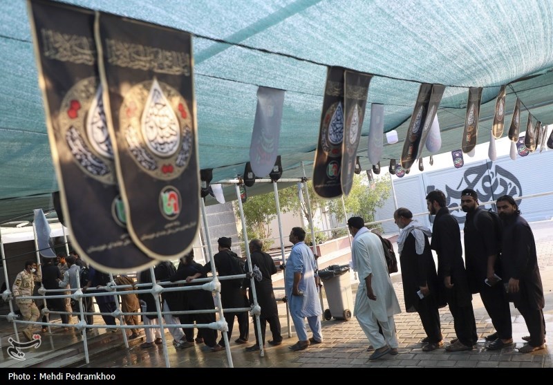 مشکل خروج زائران پاکستانی پایان یافتن مهلت تردد خودرو بود