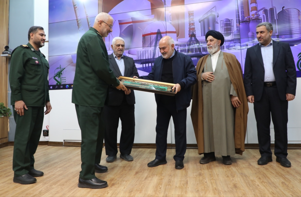استاندار خوزستان از تلاش ها و مجاهدت های سردار فلاحی تجلیل کرد