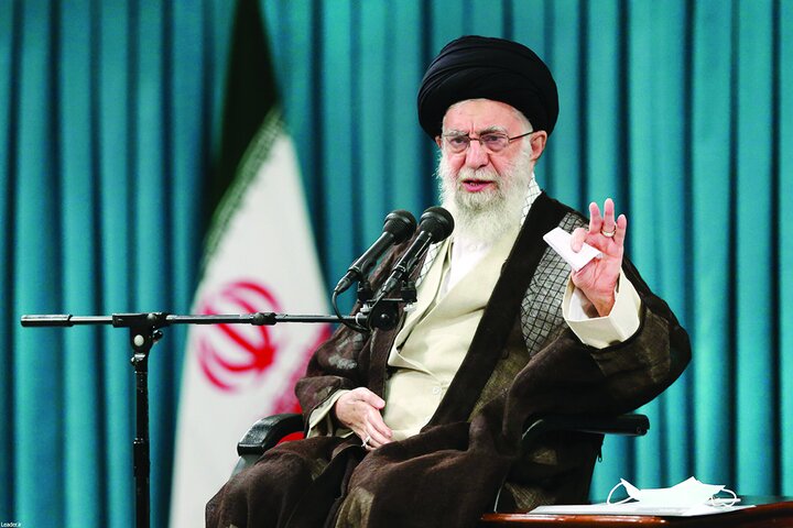 تذکر مهم رهبر انقلاب: به بنده گزارش دادند در فلان بندر ۵ هزار کانتینر وارد می شود اما فقط ۱۵۰ کانتینر بازدید می شود