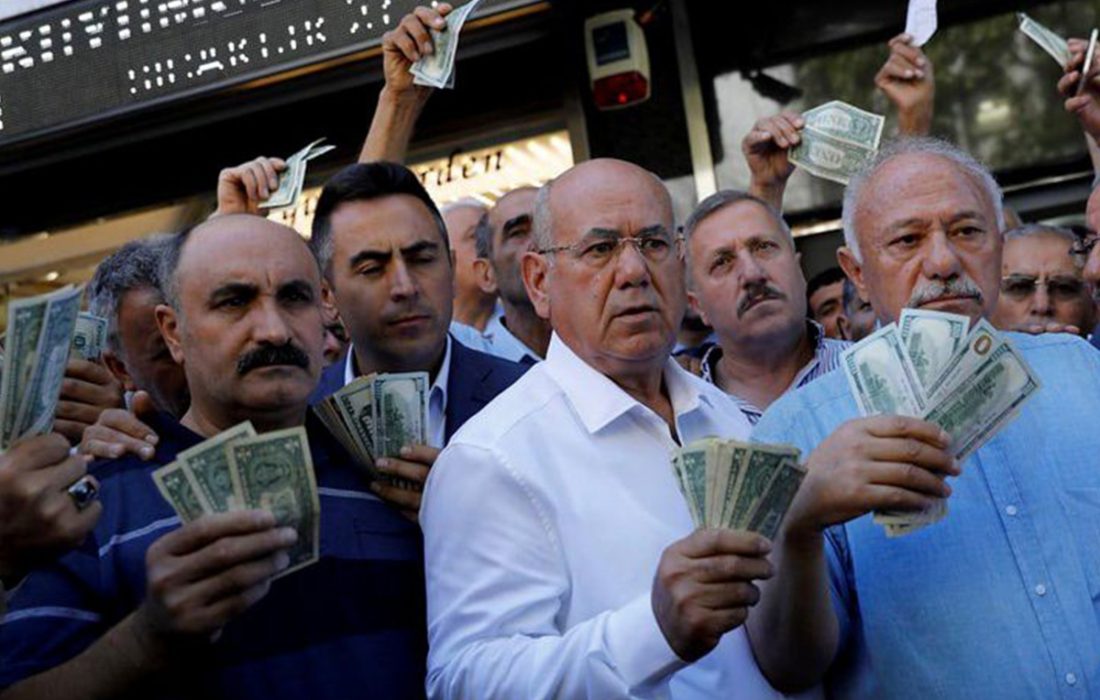 قیمت دلار ۷۱ هزار تومان شد / ریزش قیمت دلار در بازار آزاد