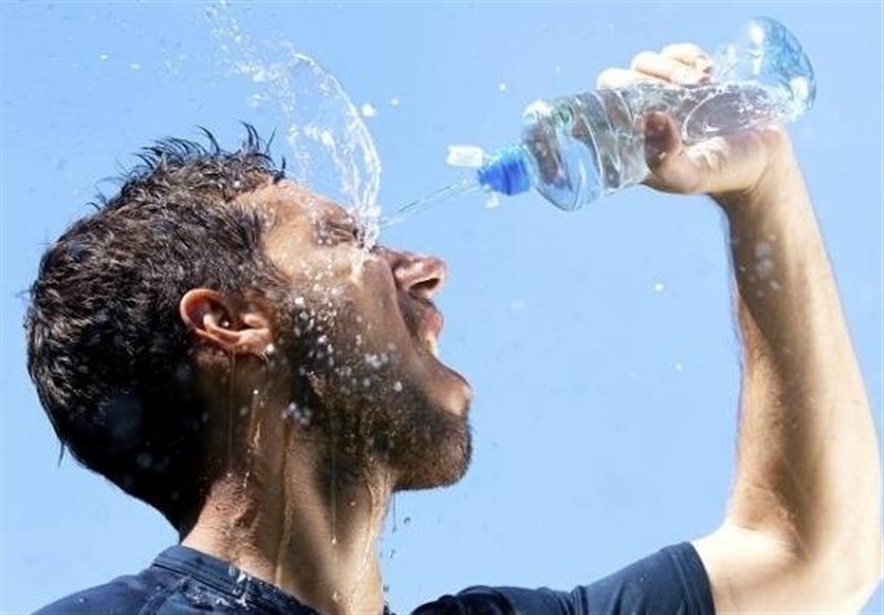 ضرورت تأمین آب بدن در گرمای تابستان؛ راهکارهای علمی از زبان متخصص تغذیه