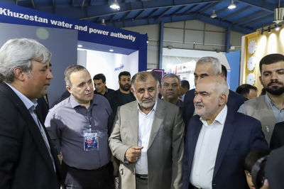 افتتاح غرفه سازمان آب و برق خوزستان به مناسبت هفته دولت با حضور استاندار