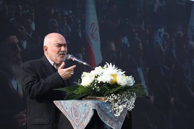 استاندار خوزستان: جمع‌آوری فلرهای نفتی و ارتقای ایمنی راه‌ها از مطالبات جدی مردم است