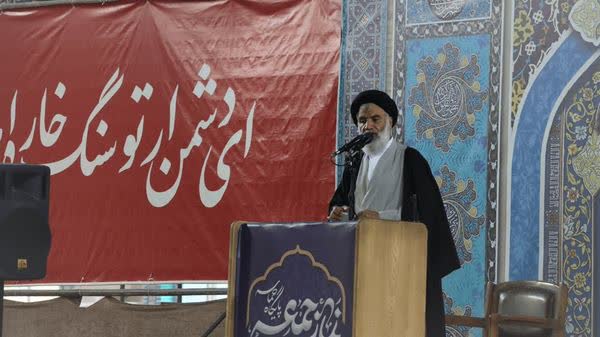 امام جمعه اهواز: جدایی مسوولان از مردم آفت نظام اسلامی است