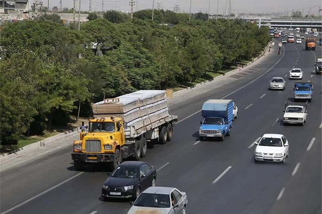 چرا با وجود ممنوعیت، خودروهای سنگین در شهرهای خوزستان تردد می‌کنند؟