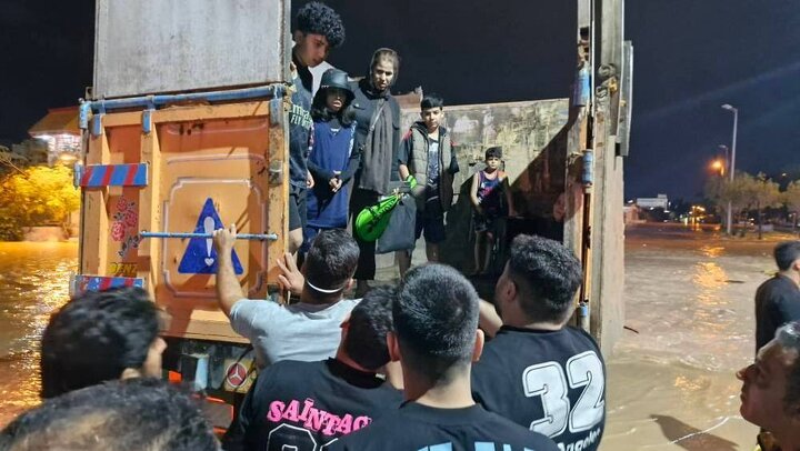 دستور آماده باش استاندار خوزستان به همه دستگاه‌ها برای کمک به مردم مناطق سیل زده اندیمشک