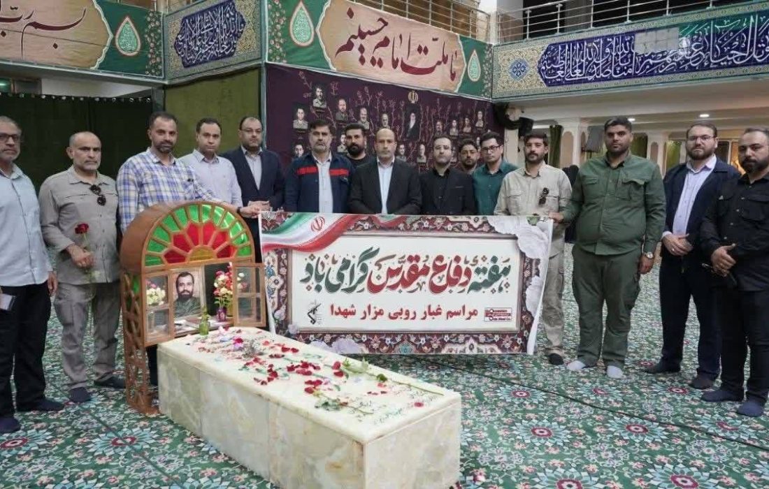 حضور کارکنان شرکت فولاد اکسین خوزستان در رزمایش بزرگ جانفدایان استان خوزستان و غبار روبی مزار شهدا به مناسبت هفته دفاع مقدس