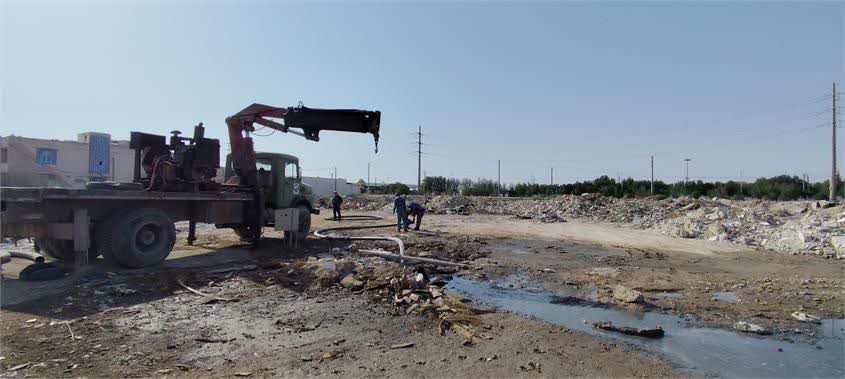 اقدام پیشگیرانه آبفا خرمشهر برای لایروبی شبکه فاضلاب در کوی پادگان دژ پیش از بارندگی ها