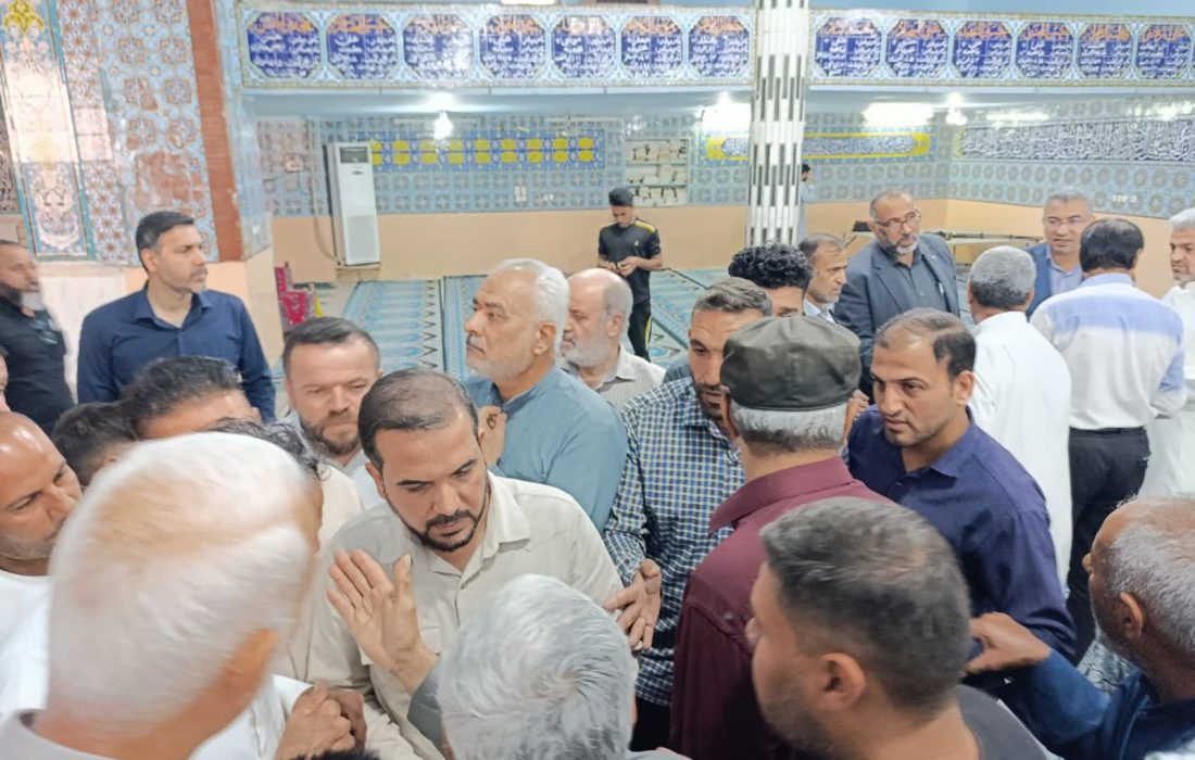 حضور مهندس مجتبی یوسفی نماینده مردم اهواز، کارون، باوی و حمیدیه در مجلس شورای اسلامی در میز خدمت نماز جمعه شهرستان حمیدیه به مناسبت روز مقاومت مردم حمیدیه