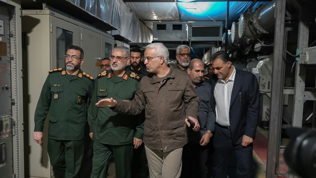 فرمانده سپاه خوزستان از پروژه‌های بازسازی فجر انرژی بازدید کرد